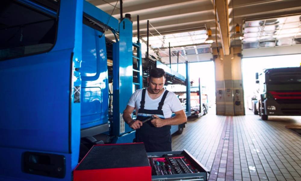 Service Mobil Freezer dan Bus: Solusi Terpercaya dari Candi Motor Mandiri